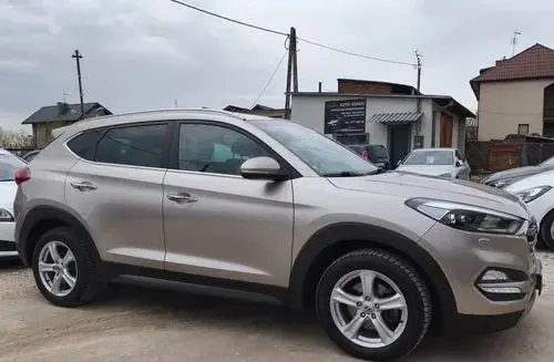 HYUNDAI Tucson 