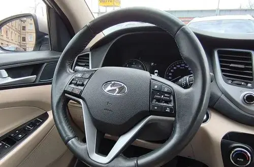 HYUNDAI Tucson 