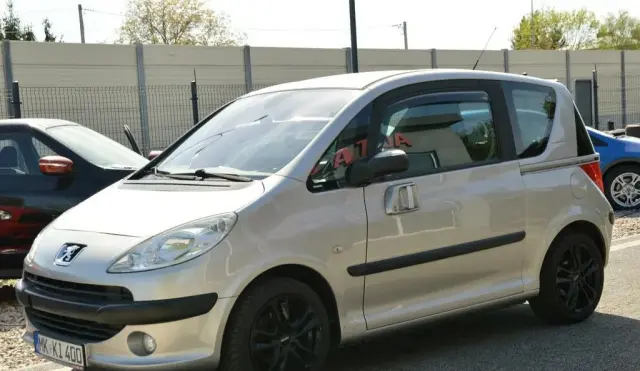 PEUGEOT 1007 