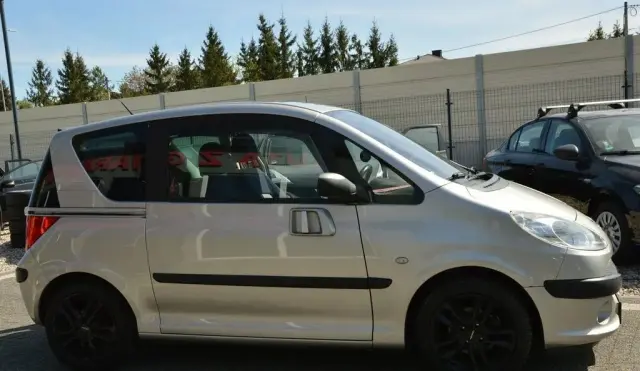 PEUGEOT 1007 