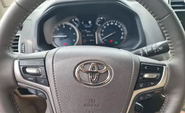 TOYOTA Land Cruiser 