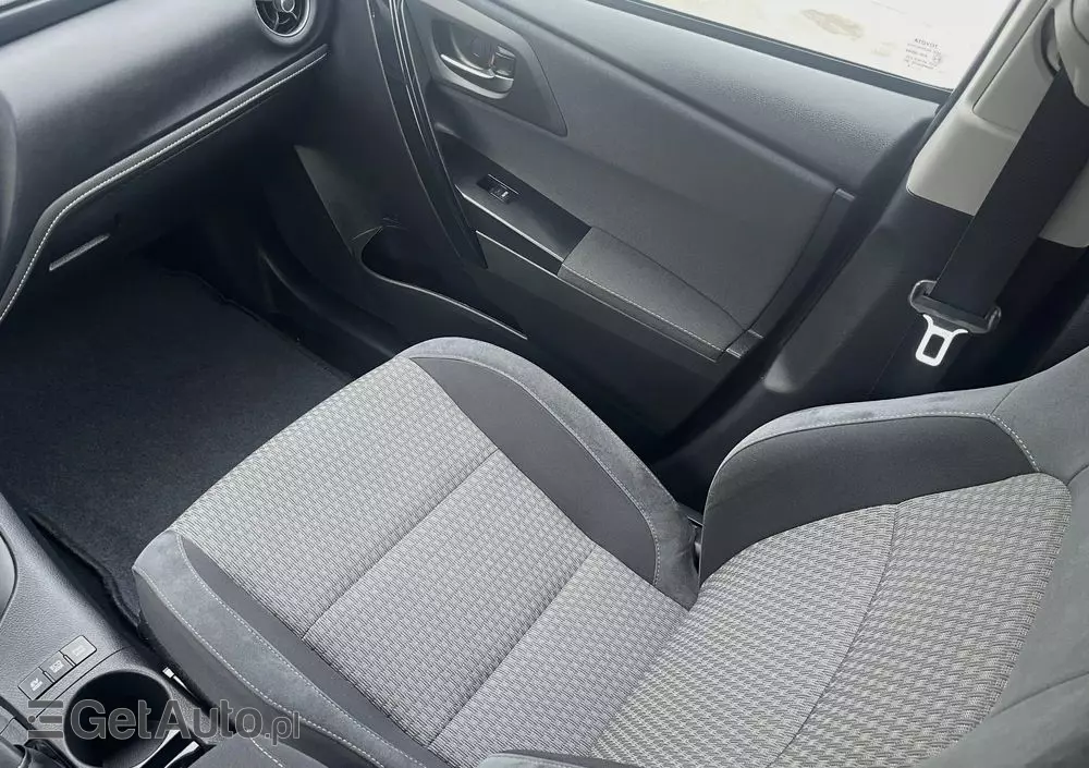 TOYOTA Auris 1.8 VVT-i Hybrid Automatik Executive