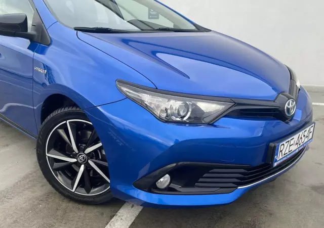 TOYOTA Auris 1.8 VVT-i Hybrid Automatik Executive