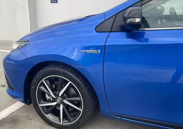 TOYOTA Auris 1.8 VVT-i Hybrid Automatik Executive