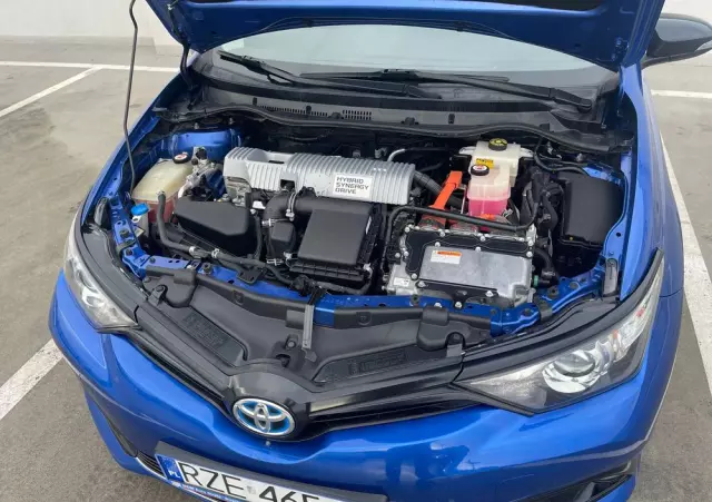 TOYOTA Auris 1.8 VVT-i Hybrid Automatik Executive