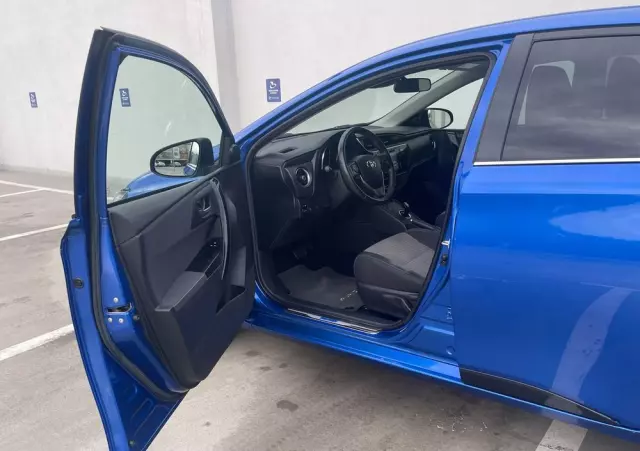 TOYOTA Auris 1.8 VVT-i Hybrid Automatik Executive