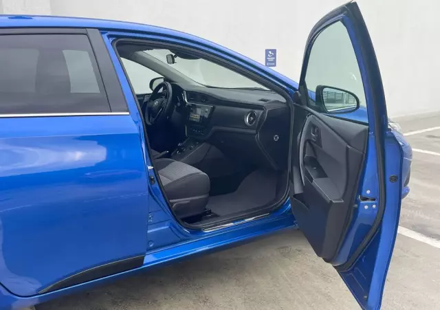 TOYOTA Auris 1.8 VVT-i Hybrid Automatik Executive