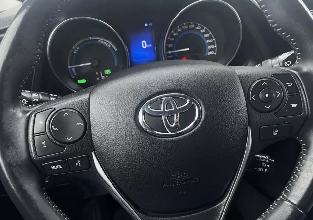 TOYOTA Auris 1.8 VVT-i Hybrid Automatik Executive