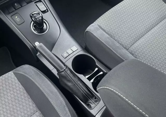 TOYOTA Auris 1.8 VVT-i Hybrid Automatik Executive
