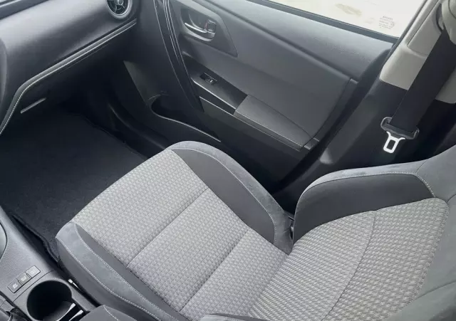 TOYOTA Auris 1.8 VVT-i Hybrid Automatik Executive