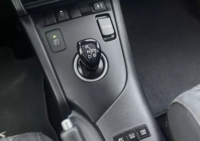 TOYOTA Auris 1.8 VVT-i Hybrid Automatik Executive