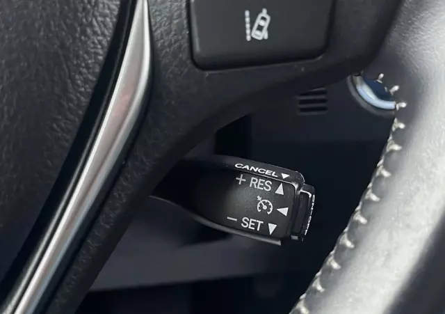 TOYOTA Auris 1.8 VVT-i Hybrid Automatik Executive