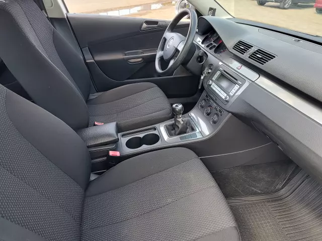 VOLKSWAGEN Passat Comfortline