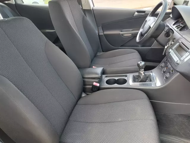 VOLKSWAGEN Passat Comfortline