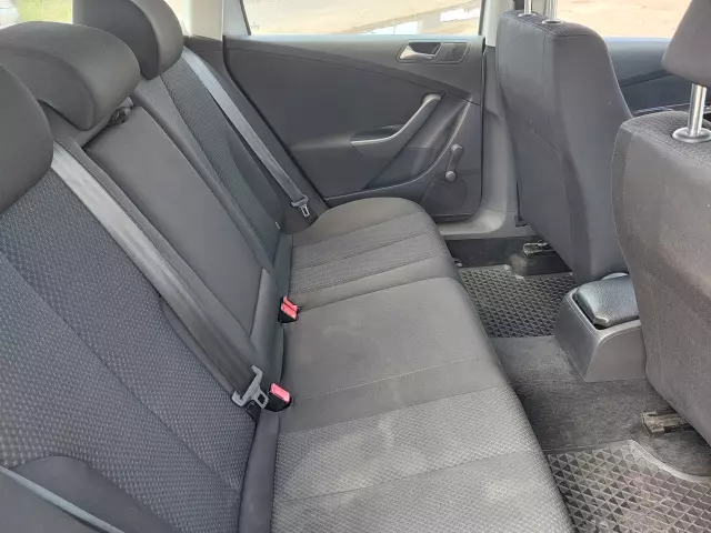 VOLKSWAGEN Passat Comfortline