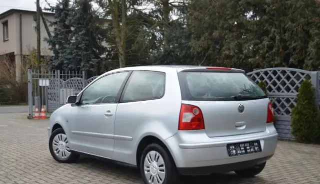 VOLKSWAGEN Polo 