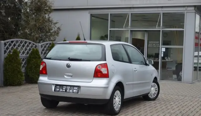 VOLKSWAGEN Polo 