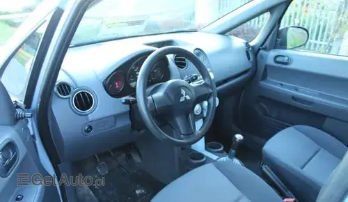 MITSUBISHI Colt 