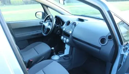 MITSUBISHI Colt 