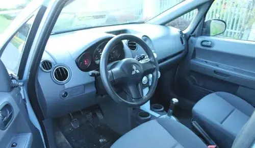 MITSUBISHI Colt 