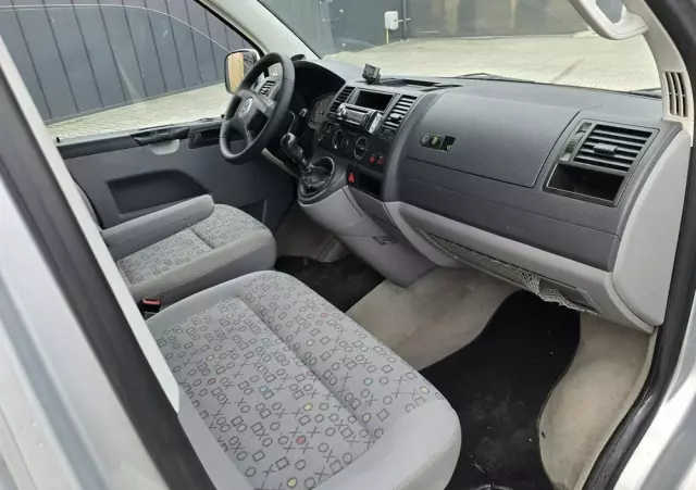 VOLKSWAGEN Transporter 