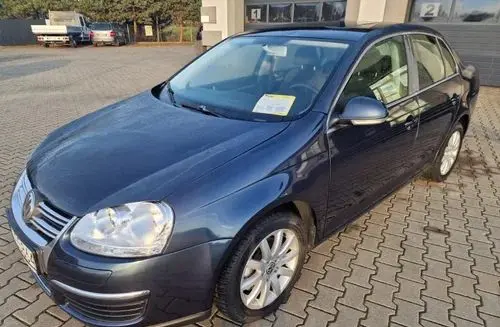 VOLKSWAGEN Jetta 