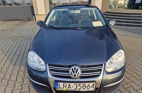 VOLKSWAGEN Jetta 