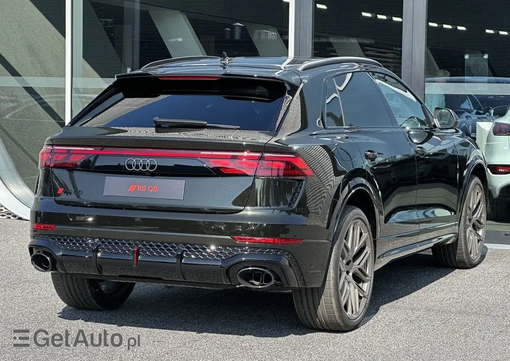 AUDI RS Q8 