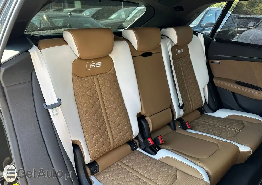AUDI RS Q8 