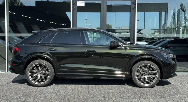 AUDI RS Q8 