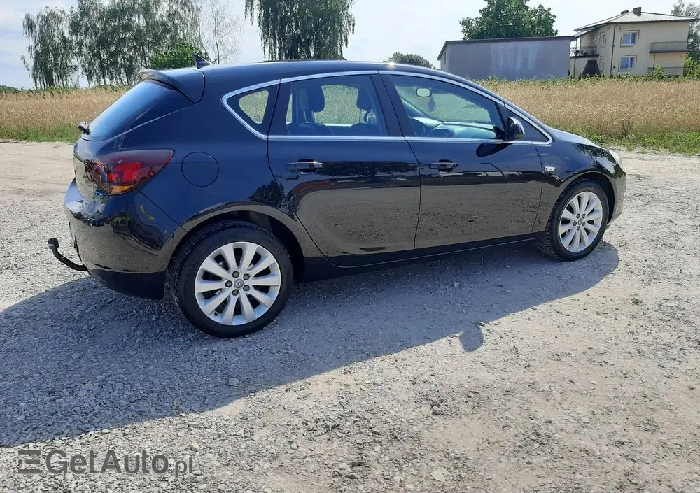 OPEL Astra 1.4 T Cosmo