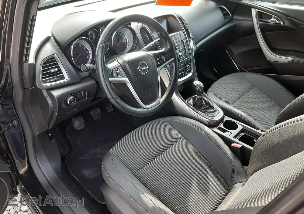 OPEL Astra 1.4 T Cosmo