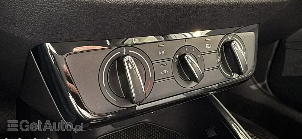 SKODA Fabia 1.0 TSI Selection