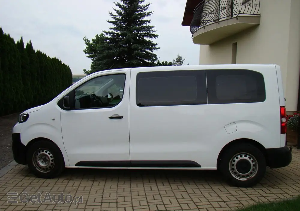 PEUGEOT Traveller 