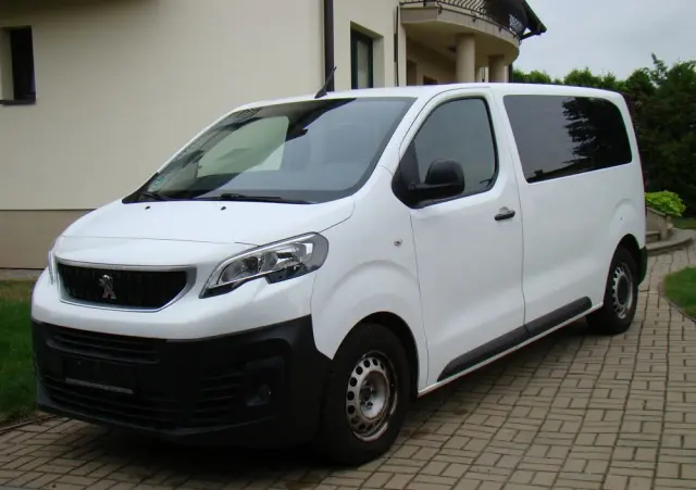 PEUGEOT Traveller 