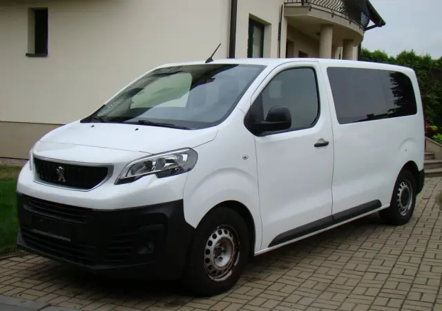 PEUGEOT Traveller 