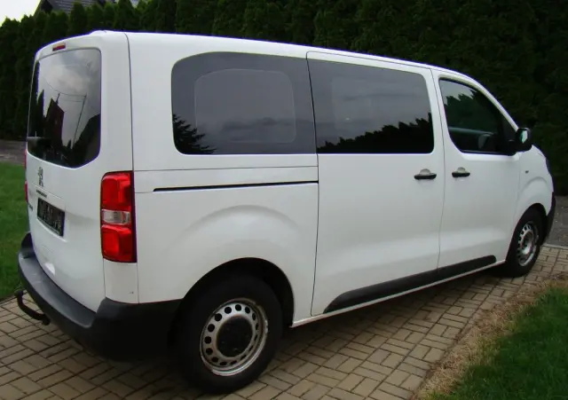 PEUGEOT Traveller 