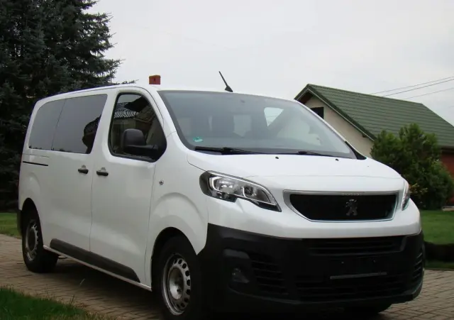 PEUGEOT Traveller 