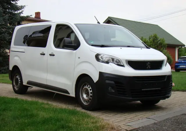 PEUGEOT Traveller 