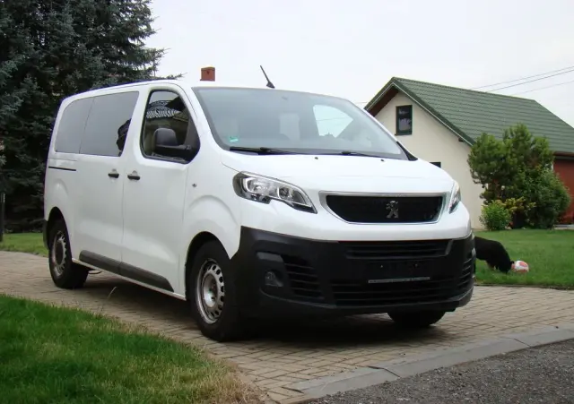 PEUGEOT Traveller 