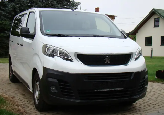 PEUGEOT Traveller 