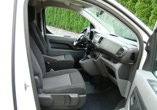 PEUGEOT Traveller 