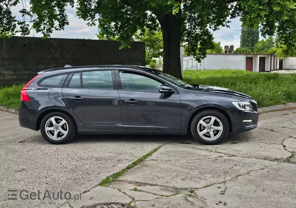 VOLVO V60 D2 Drive-E Momentum