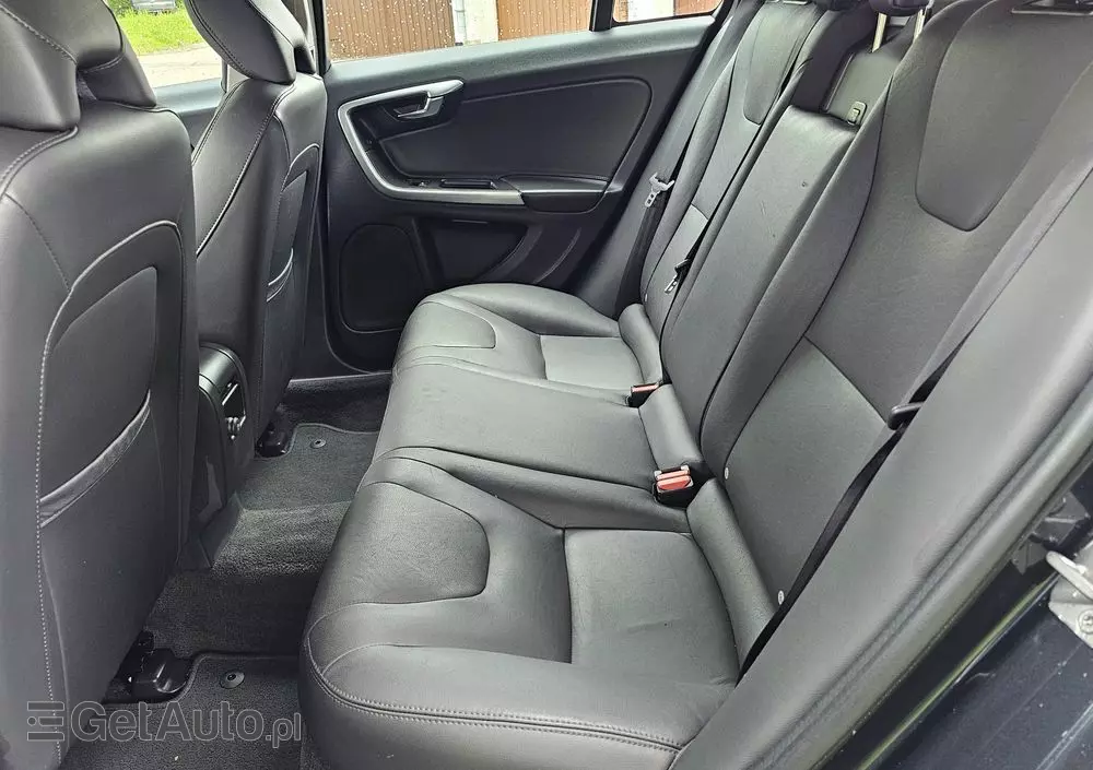 VOLVO V60 D2 Drive-E Momentum