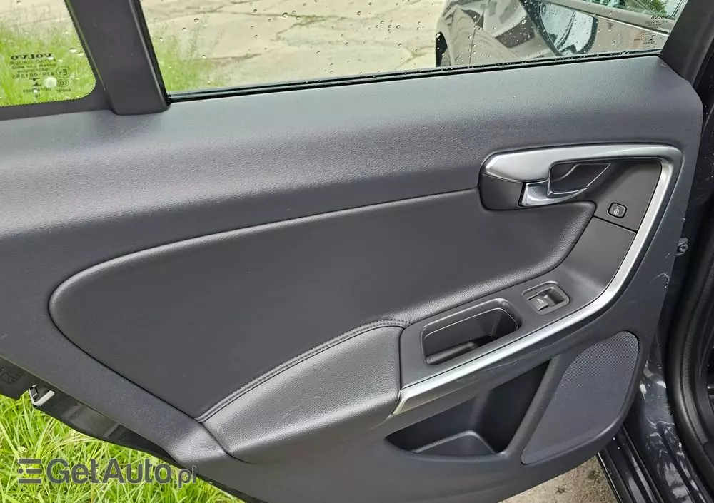 VOLVO V60 D2 Drive-E Momentum