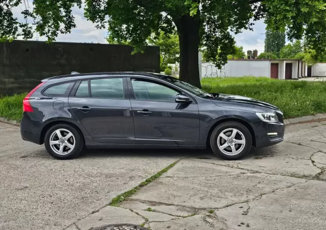 VOLVO V60 D2 Drive-E Momentum