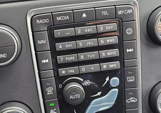 VOLVO V60 D2 Drive-E Momentum