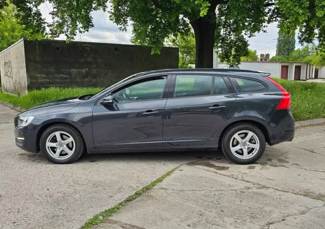 VOLVO V60 D2 Drive-E Momentum