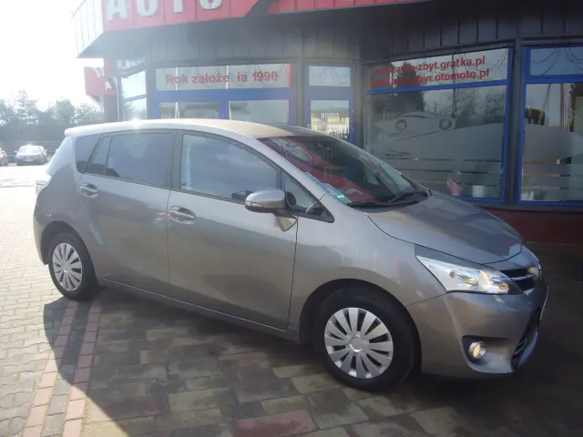 TOYOTA Verso 