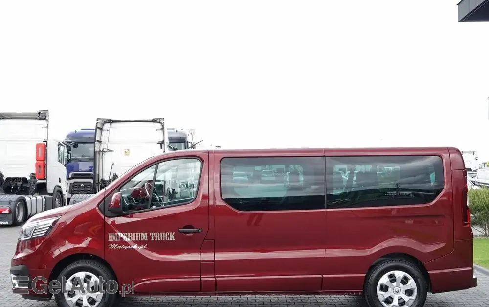 RENAULT TRAFIC III / BUS / 9 MIEJSC / 2022 ROK / PIERWSZY WŁAŚCICIEL / SERWISOWANY 